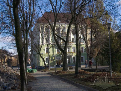 Вул. Дорошенка, 77. Вигляд з пл. Шашкевича.