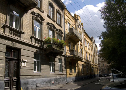Вул. Глібова, 2. Вигляд головного фасаду з північного заходу