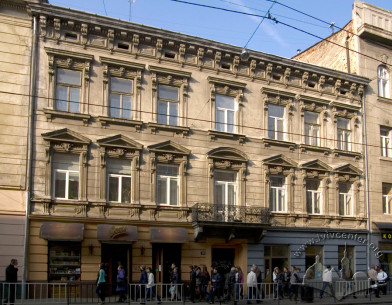Вул. Дорошенка, 16. Головний фасад