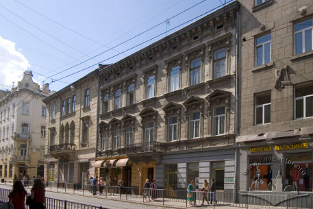 Вул. Дорошенка, 16. Вигляд з північного сходу