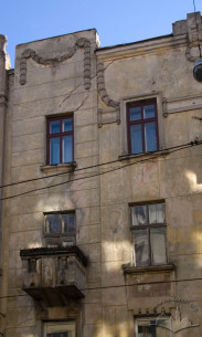 Вул. Дорошенка, 17. Фрагмент бічної частини фасаду