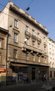 Вул. Дорошенка, 22. Головний фасад будинку