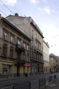 Вул. Дорошенка, 22. Будинок в оточуючій забудові