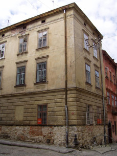 Vul. Fedorova, 2. The corner part of the building