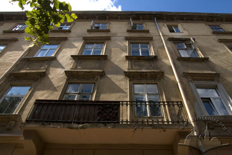 Vul. Fedorova, 8. Part of the principal facade