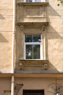 Vul. Fedorova, 8. A 2nd floor window