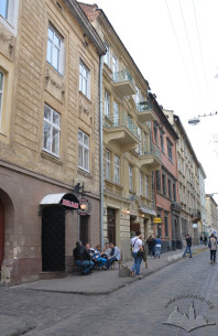 Vul. Fedorova, buildings on its western side. View from the southeast