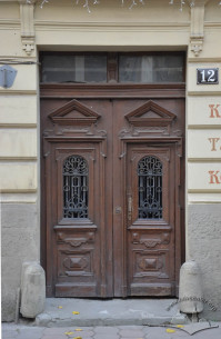 Vul. Fedorova, 12. The main entrance gate