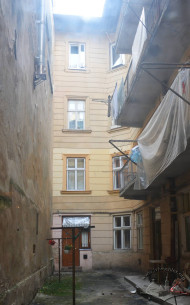 Vul. Fedorova, 12. Courtyard