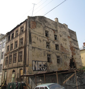Vul. Fedorova, 28. The ruins of the building, a view from the northeastern side