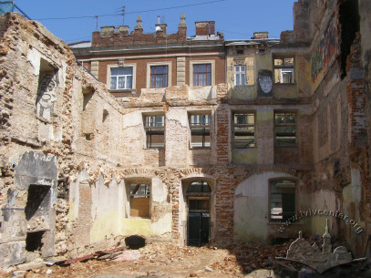 Vul. Fedorova, 28. The ruins of the building, a view from the inside