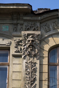 Vul. Bohomoltsia, 6. Art Nouveau plasterwork