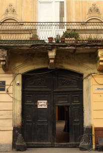 Vul. Lychakivska, 3. The main entrance gate