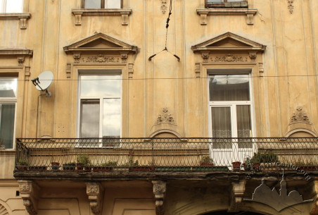 Vul. Lychakivska, 3. Balcony and windows on the 2nd floor
