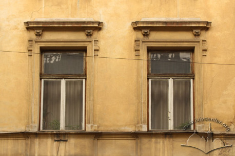 Vul. Lychakivska, 3. 2nd floor windows