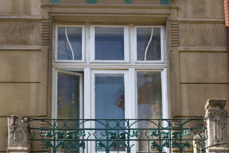 Vul. Bohomoltsia, 4. View of the original window/ balcony door