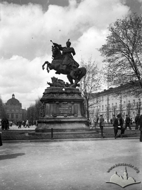 Просп. Свободи – колишній пам'ятник Яну ІІІ Собєському