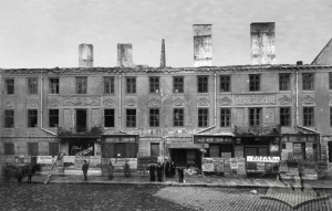 Пл. Міцкевича, 1 – готель "Під трьома гаками", "Російський" (не існує)