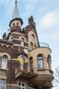 Vul. Vyshenskoho, 11. The corner part of the building