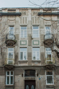 Vul. Vyshenskoho, 15. Central part of the main facade