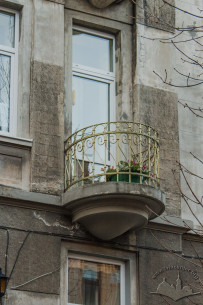 Vul. Vyshenskoho, 15. A second floor balcony