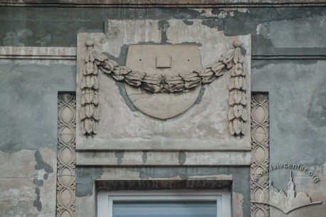 Vul. Vyshenskoho, 15. Plasterwork above third floor windows