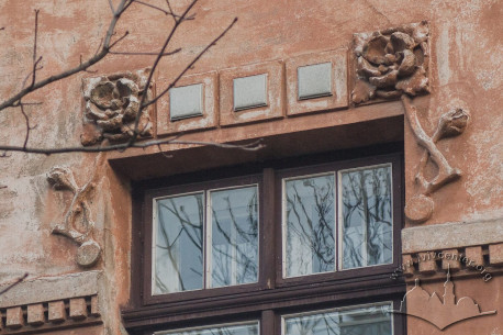 Vul. Vyshenskoho, 20. Plaster flowers and ceramic tiles surrounding a second floor window