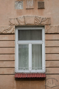 Vul. Vyshenskoho, 9. A first floor window
