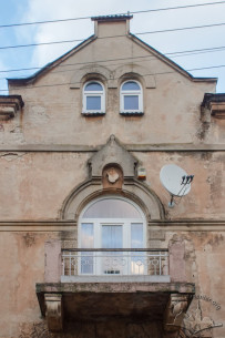 Vul. Vyshenskoho, 9. Balcony of the second floor and the facade's gable