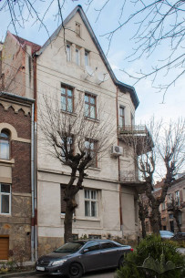 Vul. Vyshenskoho, 13. South facade
