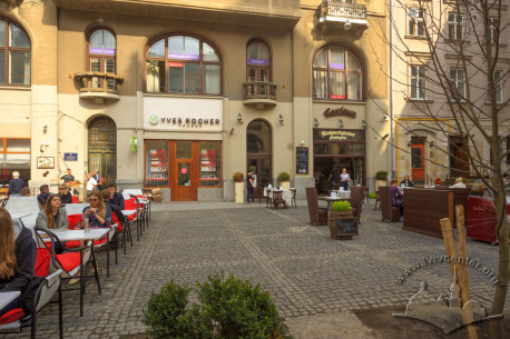 Here, in front of the building on Pl. Yavorskoho, 1, monument to hetman Stanisław Jabłonowski used to stand