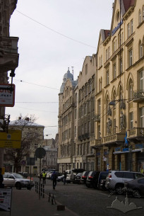 Вул. Валова, 9. Вигляд зі східної частини вулиці