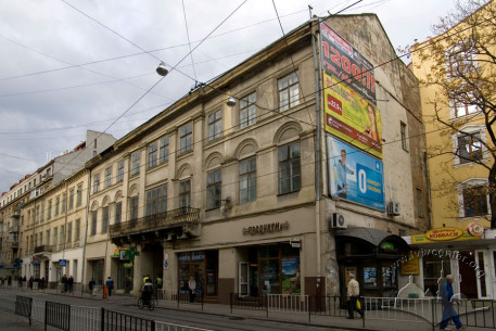 Вул. Дорошенка, 6. Загальний вигляд будинку