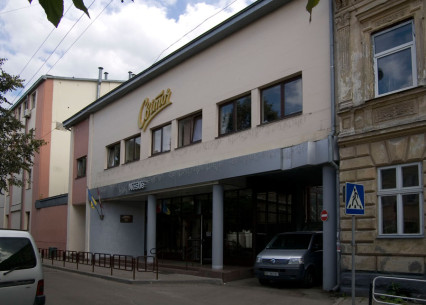 Vul. Tkatska, 10. The "Svitoch" factory. Main entrance to its territory is located here