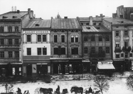 In the center of the photo you can see the building at 39 Rynok Square, where the Trud cooperative was located.