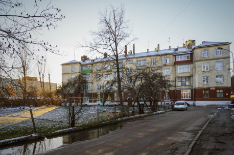 Vul. Promyslova, 31. Building constructed for tram depot workers. The road that leads from vul. promyslova to these buildings