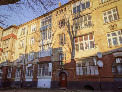 Vul. Promyslova, 33. Building constructed for tram depot workers. Principal facade (southwestern)