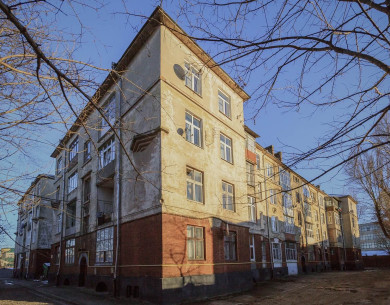 Vul. Promyslova, 31-33. Buildings constructed for tram depot workers. A view from northwest
