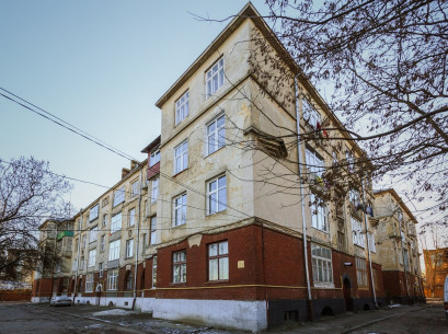 Vul. Promyslova, 31-33. Buildings constructed for tram depot workers. A view from north