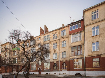 Vul. Promyslova, 31. Building constructed for tram depot workers. Principal facade