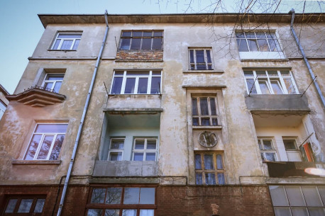 Vul. Promyslova, 31. Building constructed for tram depot workers. Northern facade