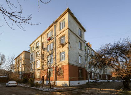 Vul. Promyslova, 31-33. Buildings constructed for tram depot workers. A view from southeast