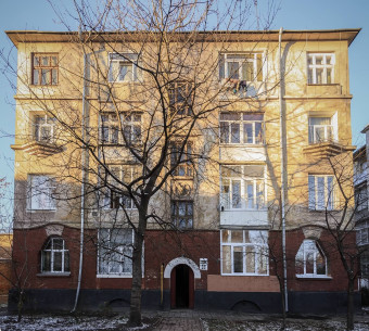 Vul. Promyslova, 33. Building constructed for tram depot workers. Southern facade