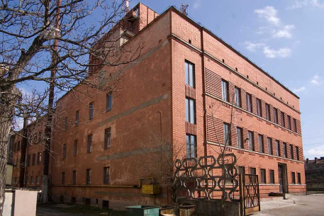 Vul. Kushevycha, 1. Former Community Workers' House. Part of the building added during reconstruction in the Soviet period