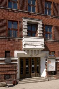 Vul. Kushevycha, 1. Former Community Workers' House. The main entrance