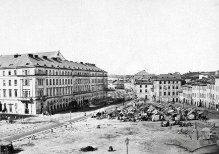 Market on pl. Krakowski (now pl. Osmomysla) in 1860-1870s.