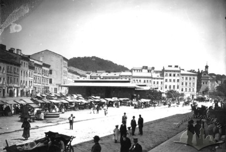 Market on pl. Krakowski (now pl. Osmomysla) with the new iron structure, erected in the 1870s.