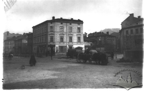 Pl. Rizni (pl. Rzeźni) in 1910-1914. A view towards ul. Łamana (inexistent today) which connected pl. Rzeźni and ul. Łazienna (now vul. Lazneva)