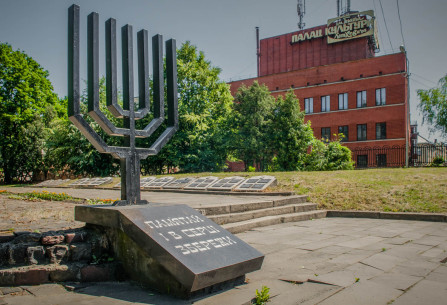 Prosp. Chornovola, former pl. Misionerów. Today, the Memorial to the Victims of Lviv Ghetto is located (near the former ghetto entrance), for some time in 19th century, the city slaughterhouse was located here