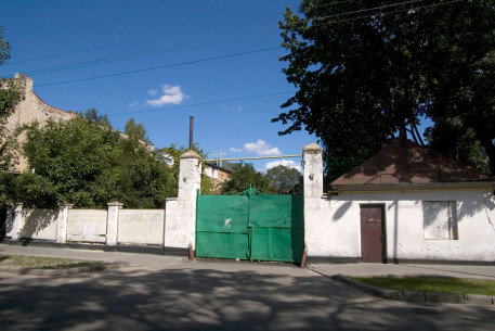 Вул. Жовківська, 18. Другий в'їзд на територію колишнього закладу очищення міста